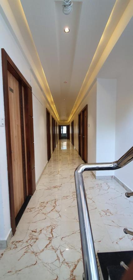 Hotel N K Будж Екстериор снимка