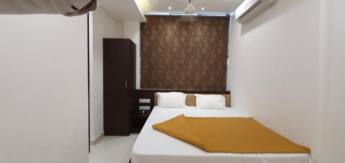 Hotel N K Будж Екстериор снимка