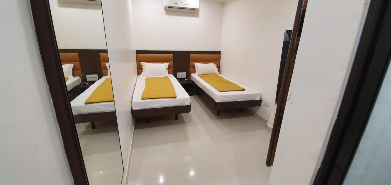 Hotel N K Будж Екстериор снимка