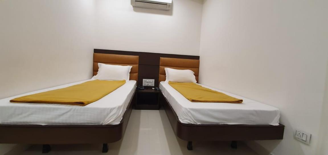 Hotel N K Будж Екстериор снимка